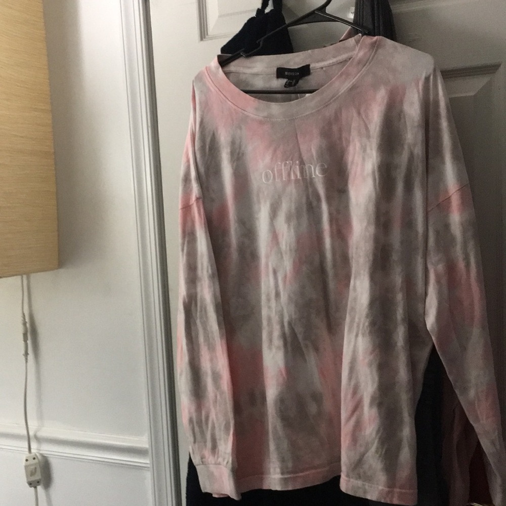 Forever 21 plus size long sleeve tie dye shirt with the words “offline” on front